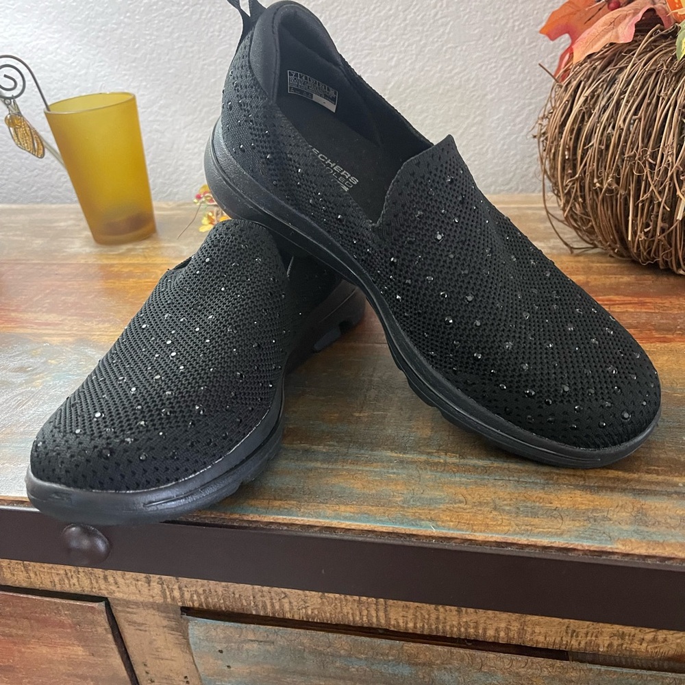 Skechers Go Walk Women’s Black Knit NWT Embellished With Small Rhinestones